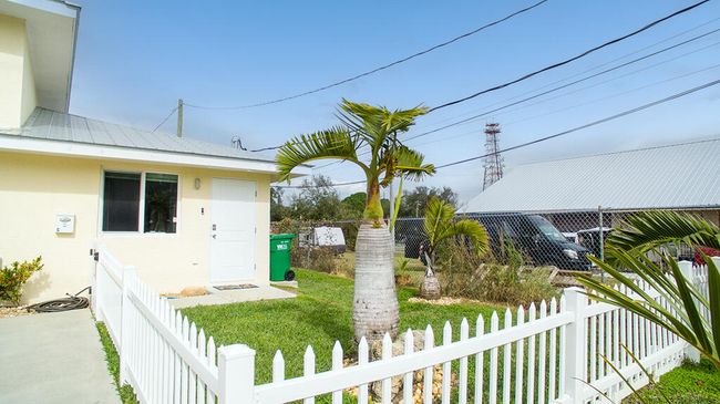 222 Rosa L Jones Dr, Home with 3 bedrooms, 4 bathrooms and null parking in Cocoa FL | Image 4