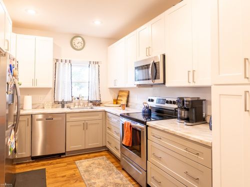 9464 Beech St, New Lothrop, MI, 48460-7703 | Card Image