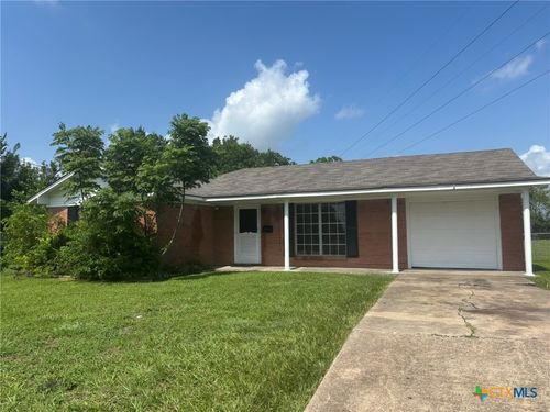 1101 N Ben Wilson St, Victoria, TX, 77901-7606 | Card Image