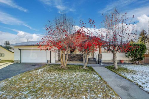 2429 211 St, Bellevue, AB, T0K0C0 | Card Image