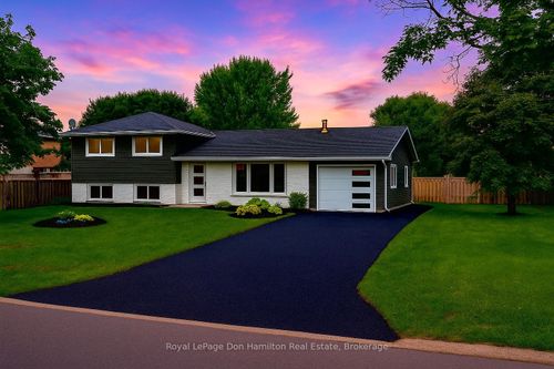 83 Lorne Av, Hensall, ON, N0M1X0 | Card Image