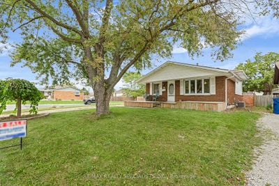 18 Pearl St, House other with 3 bedrooms, 2 bathrooms and 2 parking in Tilbury ON | Image 2