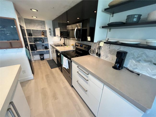 UNIT-405 - 470 3 Rd St S, Condo with 2 bedrooms, 2 bathrooms and null parking in SAINT PETERSBURG FL | Image 4
