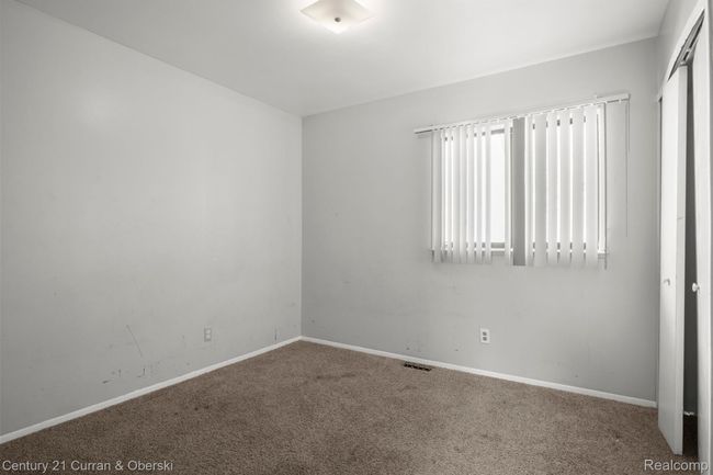18949 Kenosha St, House other with 3 bedrooms, 2 bathrooms and null parking in Harper Woods MI | Image 8