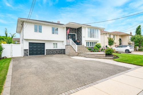 2508 Harbor Ln, Bellmore, NY, 11710-5118 | Card Image