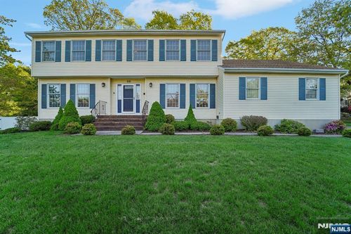 86 Timberline Dr, Wayne, NJ, 07470-5556 | Card Image
