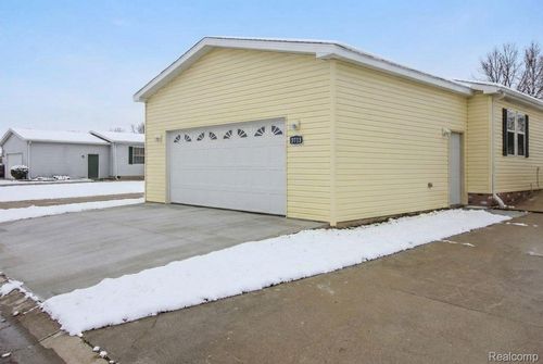 3713 Watermill Ln, Carleton, MI, 48117-9471 | Card Image