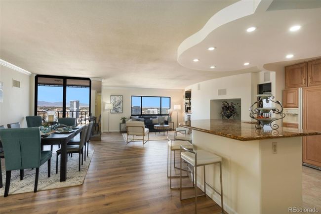 APT-2402 - 1551 Larimer St, Condo with 2 bedrooms, 2 bathrooms and 1 parking in Denver CO | Image 5