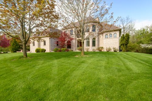 10935 N Oriole Ln, Mequon, WI, 53092-4913 | Card Image