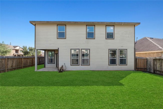 Children and dogs may easily play in the ample green space! | Image 41