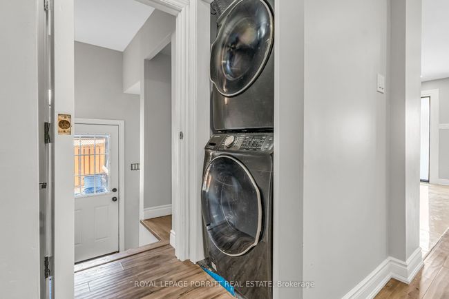 14 Albion Cres, House attached with 5 bedrooms, 3 bathrooms and 4 parking in Brampton ON | Image 19