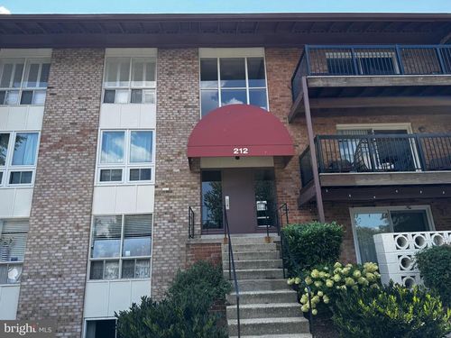 111-212 Locust St Se, VIENNA, VA, 22180-4646 | Card Image