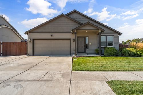 3404 Cascara St, Medford, OR, 97504-4760 | Card Image