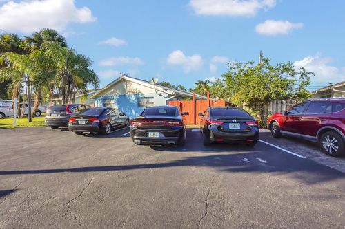 apt-1-512 Holly Dr, Palm Beach Gardens, FL, 33410-4704 | Card Image