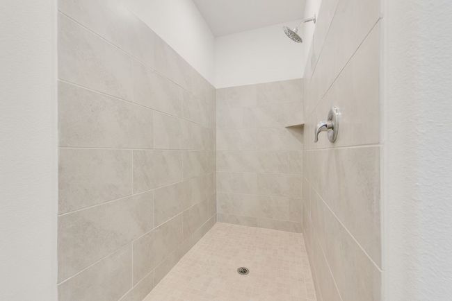 Bathroom with tiled shower | Image 23