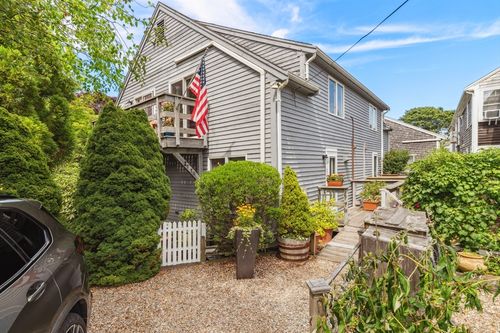 u7b-27 Court St, Provincetown, MA, 02657-1387 | Card Image