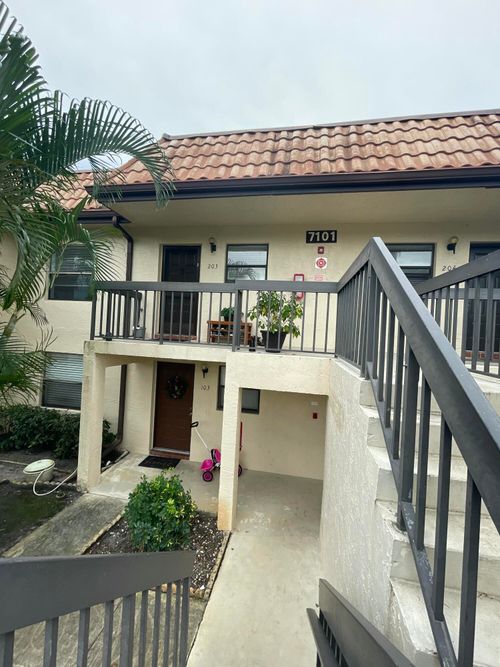 203-7101 Golf Colony Ct, Lake Worth, FL, 33467-3977 | Card Image