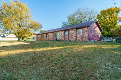 Ranch-style house featuring a front yard | Image 2