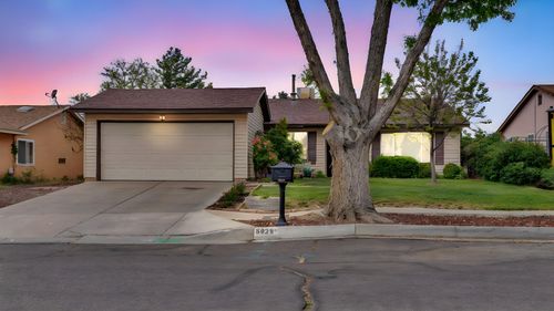 5625 Chimayo Dr Nw, Albuquerque, NM, 87120-2135 | Card Image