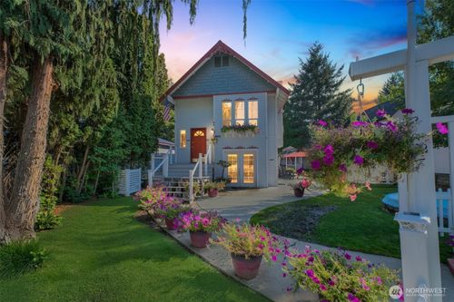 225 Prospect St, Leavenworth, WA, 98826-1028 | Card Image