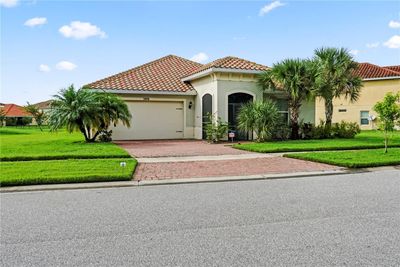 3878 Carrick Bend Drive, House other with 4 bedrooms, 2 bathrooms and null parking in KISSIMMEE FL | Image 3