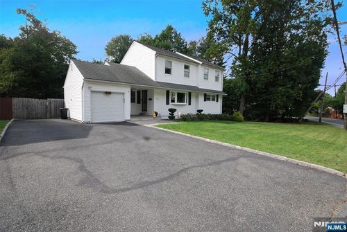 202 Long Hill Road, Little Falls, NJ, 07424 | Card Image
