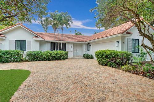 4 Gatehouse Rd, Sea Ranch Lakes, FL, 33308-2907 | Card Image