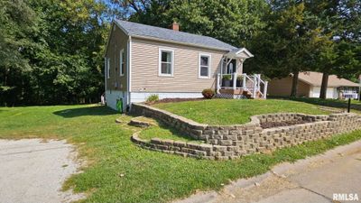 4225 29 Th Avenue, House other with 2 bedrooms, 1 bathrooms and null parking in Rock Island IL | Image 2