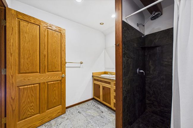 33-3551 Lower Thomas-127 | Image 33