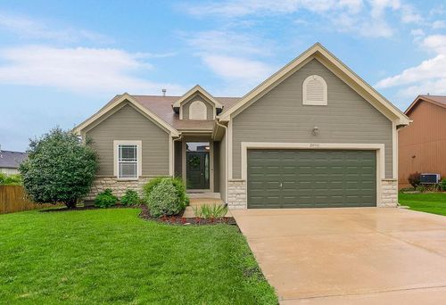 20541 125th Ter, Olathe, KS, 66061-7856 | Card Image