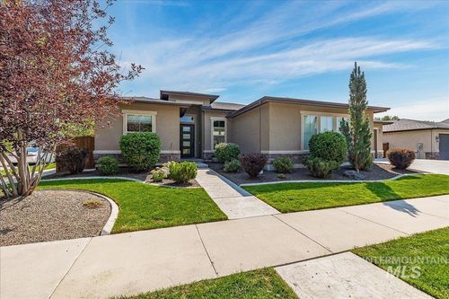 92 S Vandries Ave, Eagle, ID, 83616-5828 | Card Image