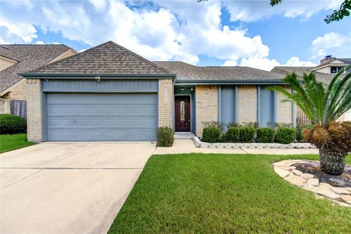 11830 Oak Meadow Dr, Meadows Place, TX, 77477-2107 | Card Image