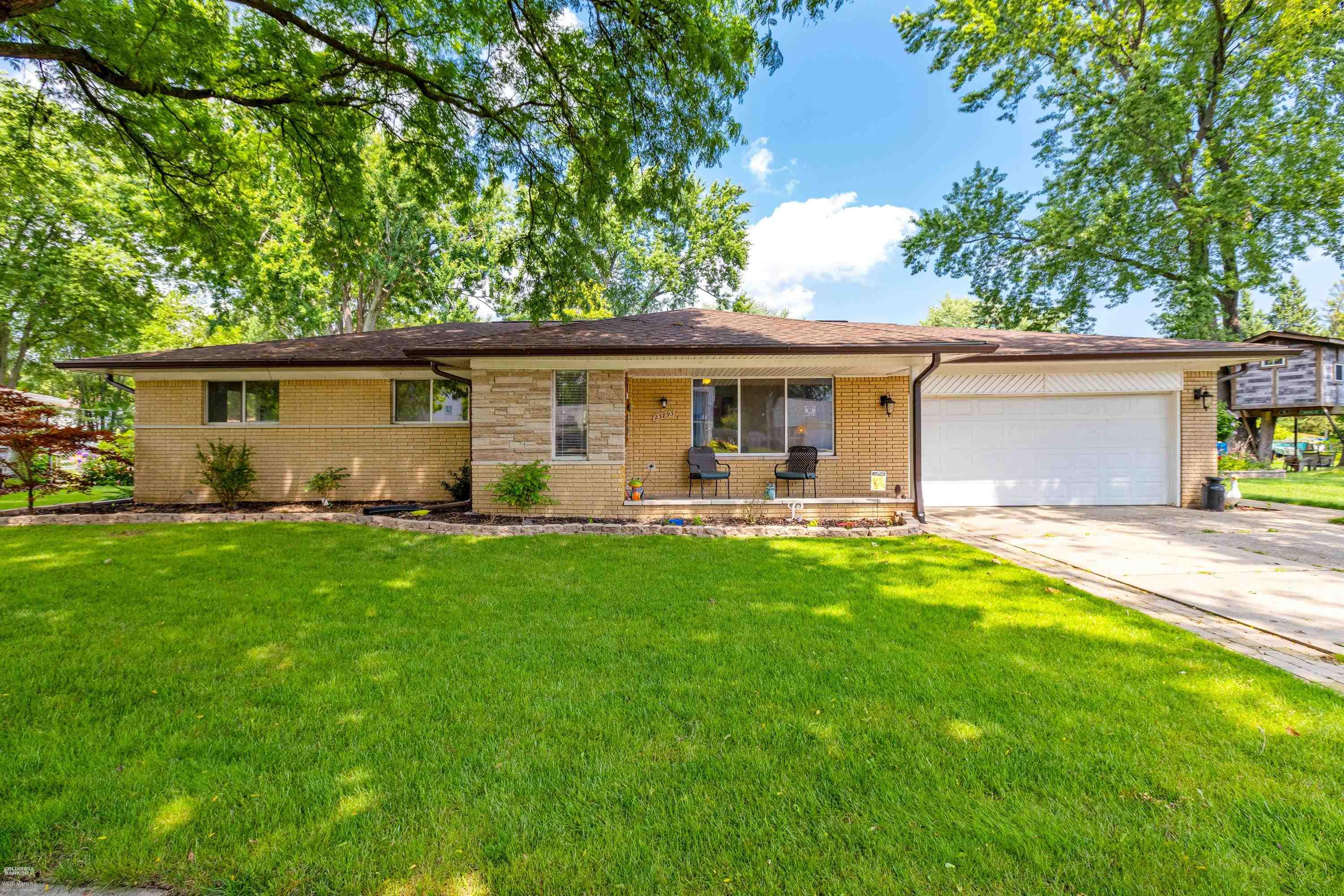 Indianwood St, Clinton Township, MI 48035