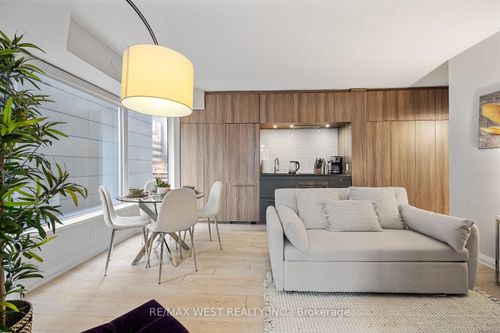 704-155 Yorkville Ave, Toronto, ON, M5R0B4 | Card Image