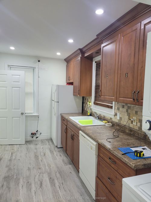 20 Ainslie Ave, Hamilton, ON, L8S2J3 | Card Image
