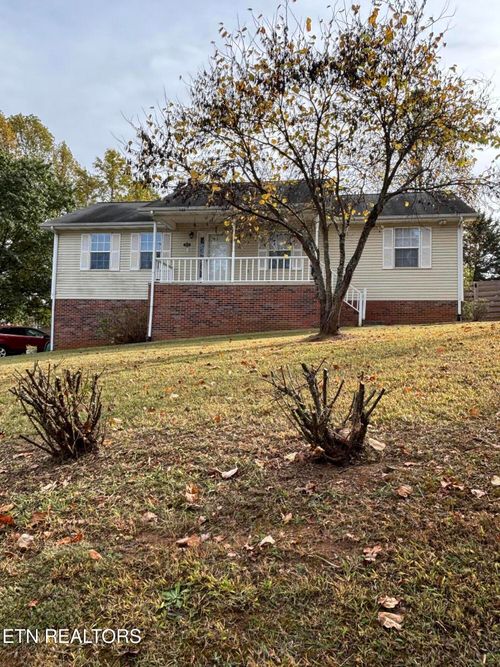 862 Hinkle Estates Dr, Seymour, TN, 37865-3301 | Card Image