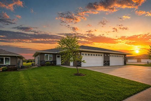 406 Tee Box Ln Ne, Stewartville, MN, 55976-2613 | Card Image