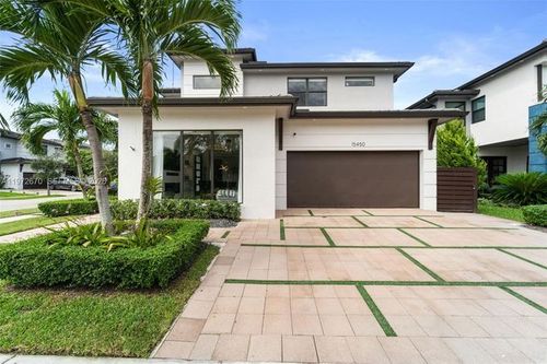 15450 Nw 88th Ave, Miami Lakes, FL, 33018-1335 | Card Image