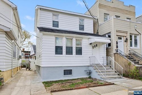 222 Riverview Pl, Cliffside Park, NJ, 07010-1113 | Card Image