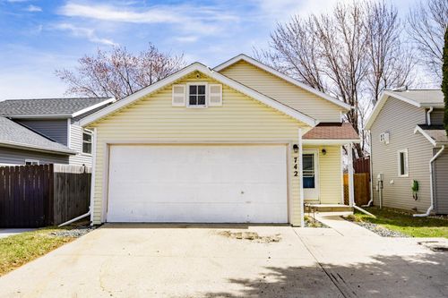 742 47 1/2 St S, Fargo, ND, 58103-7211 | Card Image