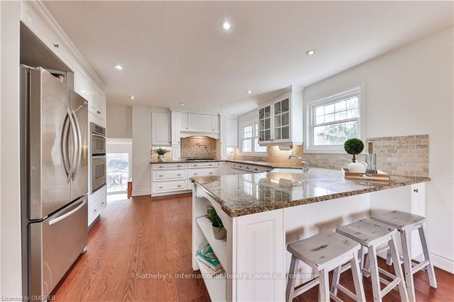 2230 All Saints Cres, House other with 4 bedrooms, 3 bathrooms and 4 parking in Oakville ON | Image 16