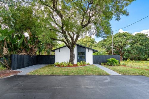 2-1211 Ne 2nd Ave, Fort Lauderdale, FL, 33304-1912 | Card Image