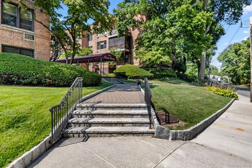 apt-3l-1015 Old Post Rd, Mamaroneck, NY, 10543-3930 | Card Image