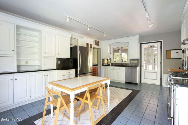 311 N Plain Rd, House other with 4 bedrooms, 4 bathrooms and null parking in Great Barrington MA | Image 19