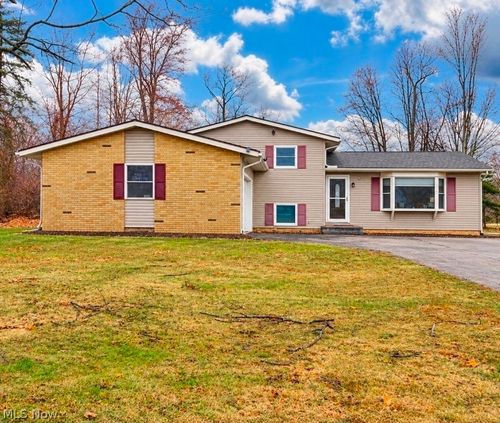 2261 E Turkeyfoot Lake Rd, Akron, OH, 44312-5638 | Card Image