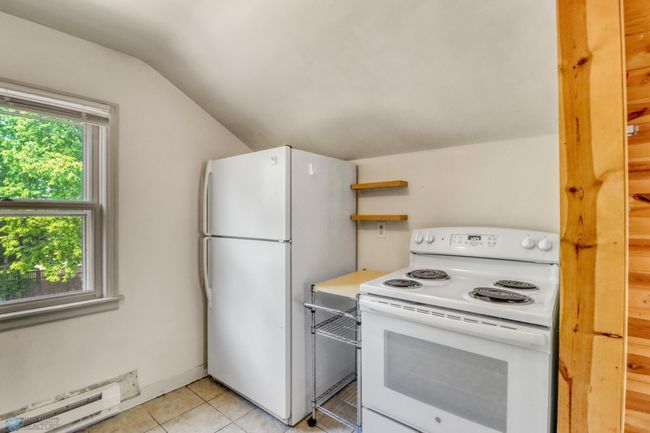 Upstairs unit kitchen1_3.JPG | Image 9