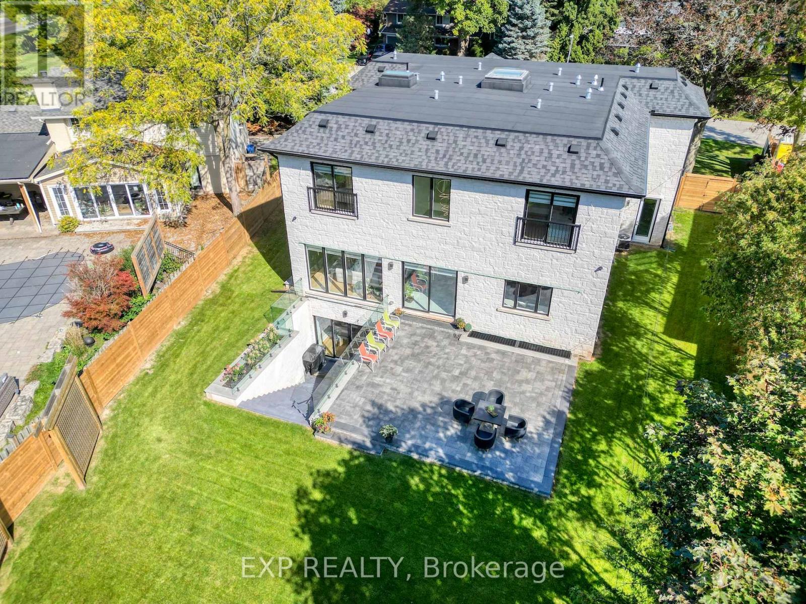 Residential in Oakville (SW Southwest) 3