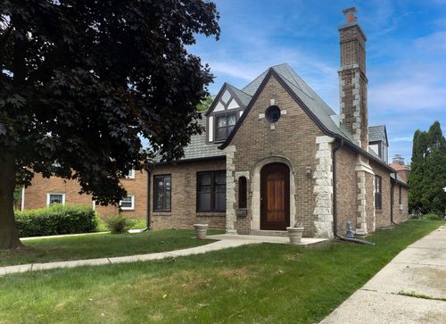4525 S Lawler Ave, Cudahy, WI, 53110-1223 | Card Image
