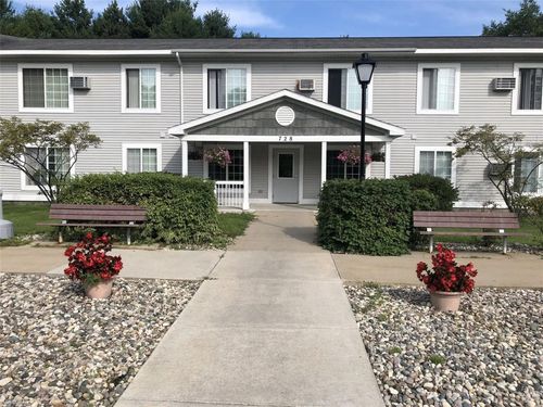 728 W Spruce St, Harrison, MI, 48625-9474 | Card Image