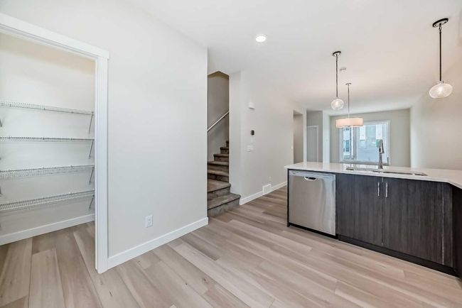 214 Shawnee Square Sw, Townhouse with 2 bedrooms, 3 bathrooms and 3 parking in Calgary AB | Image 9